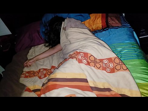 ❤️ ස්ටේප්සන් තම තරුණ සුළු මව නිදා සිටියදී ඇයට බැණ වදියි. ❤️ Fucking video අසභ්ය si.hentaisun.ru ❤